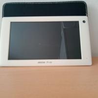 Tablet con cornice bianca