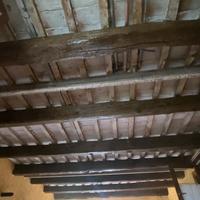 Travi in legno taglio fiume vecchie