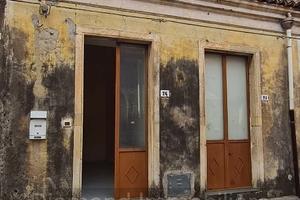 Casa indipendente con cortile a Piedimonte Etneo
