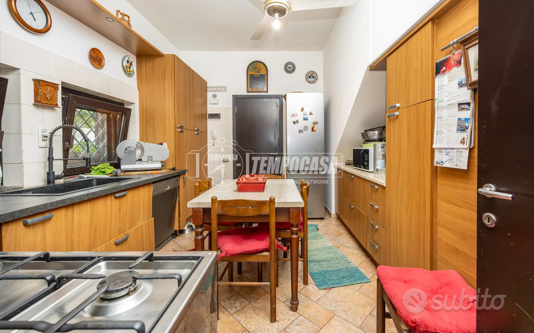 APPARTAMENTO IN VILLA CON PISCINA IN ZONA CAMPORI - Vista 4