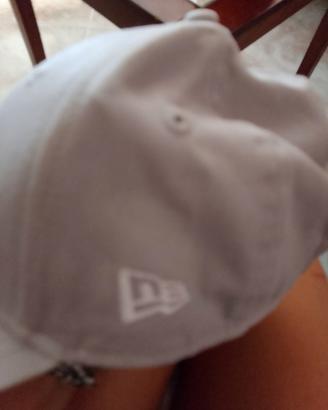 cappello grigio 