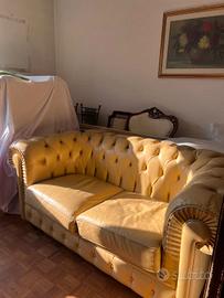 Divano Chesterfield vintage giallo senape 