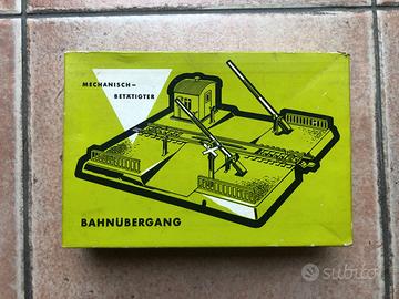 trenini MARKLIN passaggio a livello 7390