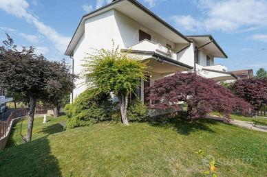 Villa di 150 m² con 5 locali e box auto doppio a C