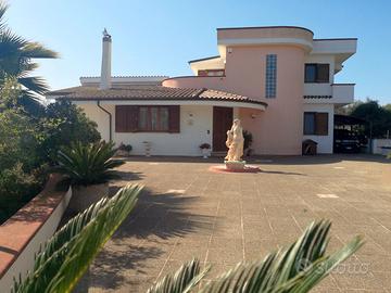 Specchia - Villa con dependance e casetta in legno