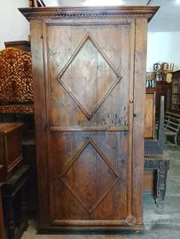 Armadio antico in cirmolo inizio '600