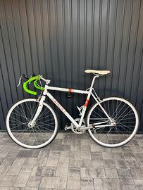Bicicletta scatto fisso