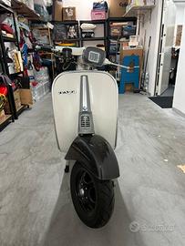 Vespa 50 Special 1981 bianca