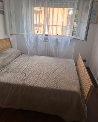 Letto matrimoniale con doghe in legno
