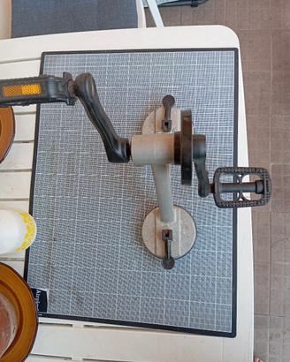 Mini cyclette riabilitativa con regolazione