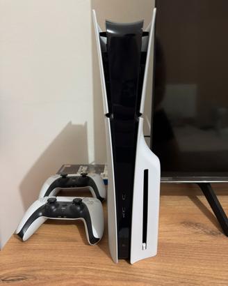 PS5 1TB CON LETTORE + 2 CONTROLLER E KIT COMPLETO