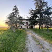 VILLA SINGOLA A MONTECHIARUGOLO