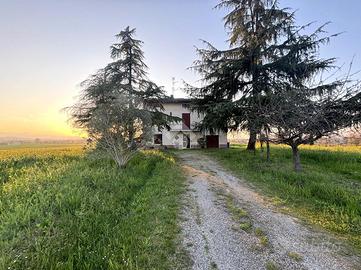 VILLA SINGOLA A MONTECHIARUGOLO