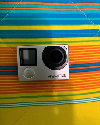 GoPro Hero 4 Silver con Display Touch  + accessori