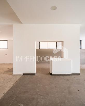 Negozio 109 mq con 2 vetrine in piazza Leoni
