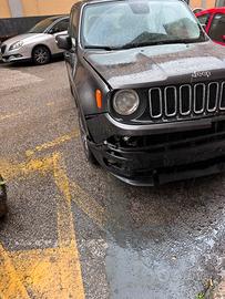 Jeep renegade gpl incidentata frontale sinistra
