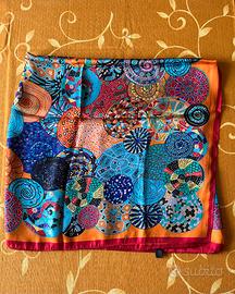 Foulard colorato con fantasia geometrica / mandala