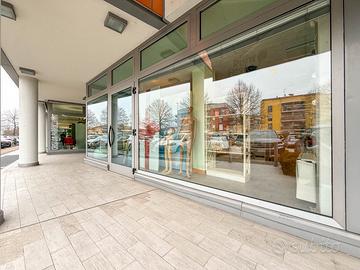 Mestrino - negozio ad angolo