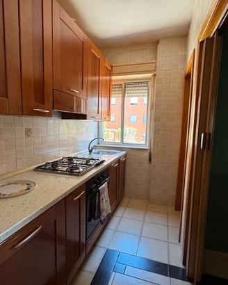 Cucina Completa e Sala da Pranzo in Legno