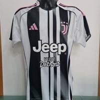 Prima maglia bianconera Juventus senza nome Yildiz