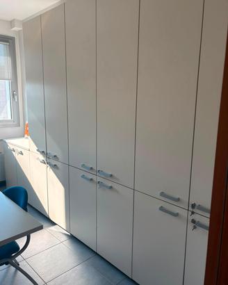 arredamento ufficio con tavolo riunioni