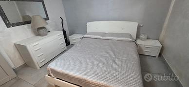 Camera da letto in legno completa. 