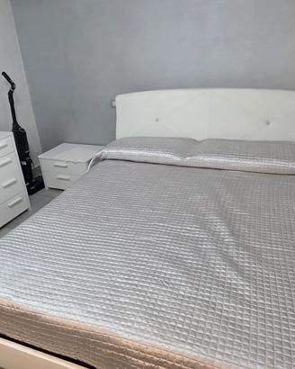 Camera da letto in legno completa. 