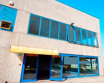 Locale commerciale con uffici