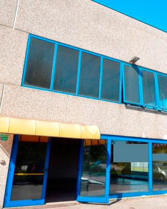 Locale commerciale con uffici