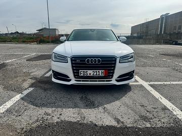 Audi A8 allestimento S8