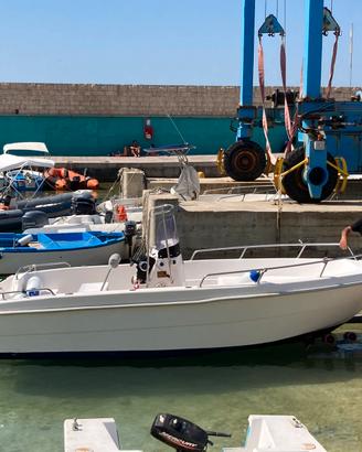 Barca Lazzari 5,65 con motore Honda