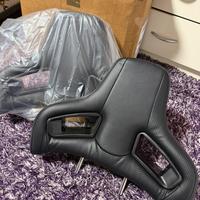 Poggiatesta sedile macchina