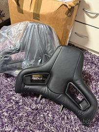 Poggiatesta sedile macchina