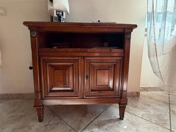 Mobiletto in legno stile classico / Arte Povera