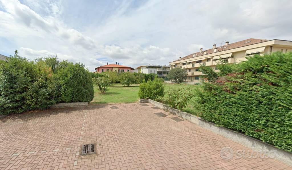 Terreno di 445 m² a Villa Cortese - Vista 2