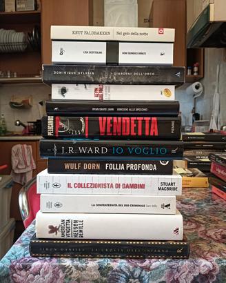 Lotto 12 libri Thriller/Gialli/Noir