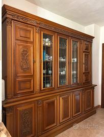 Credenza classica in legno con vetrina antica