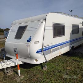 Caravan Hobby e veranda Mikitex