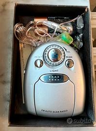 Mini radio portatile con torcia Vintage e Compact