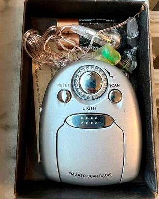 Mini radio portatile con torcia Vintage e Compact