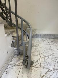 Ringhiera di acciaio per montascale