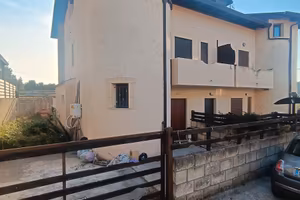 VILLA SU DUE LIVELLI – ZONA MARTELLETTO
