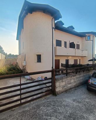 VILLA SU DUE LIVELLI – ZONA MARTELLETTO