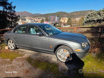 JAGUAR 4.2 R SUPERCHARGED 396 CV