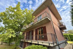 VILLA INDIPENDENTE CON GIARDINO CANDELO