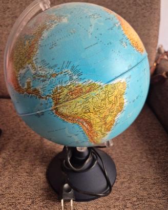 Mappamondo da tavolo con illuminazione