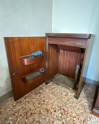 Macchina da cucire con mobile · Necchi mod.75