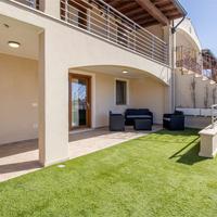 Villa capo schiera con doppia terrazza vista mare