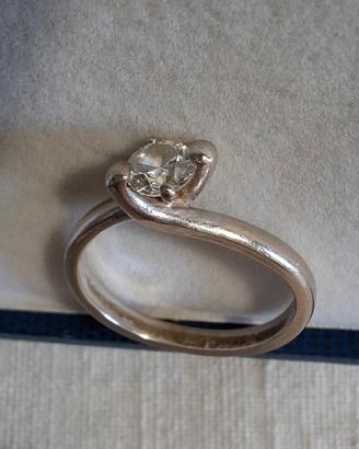 Anello in oro bianco con diamante (trattabile)