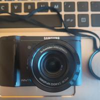 Samsung NV7 OPS con custodia ed una batteria